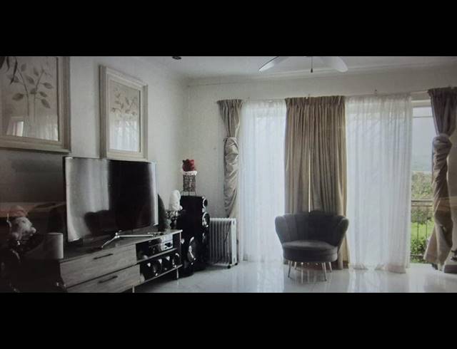 2 BEDROOM TOWNHOUSE FOR SALE IN WILGEHEUWEL